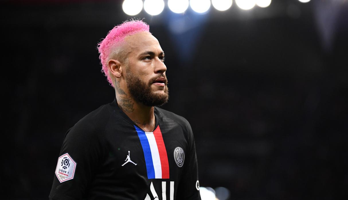 Mira el singular look de Neymar que lució este sábado en París. (Fotio: AFP)