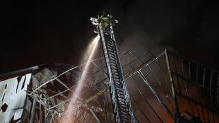 Incendio en jirón Andahuaylas: Sedapal envía cisternas a Mesa Redonda (FOTOS)