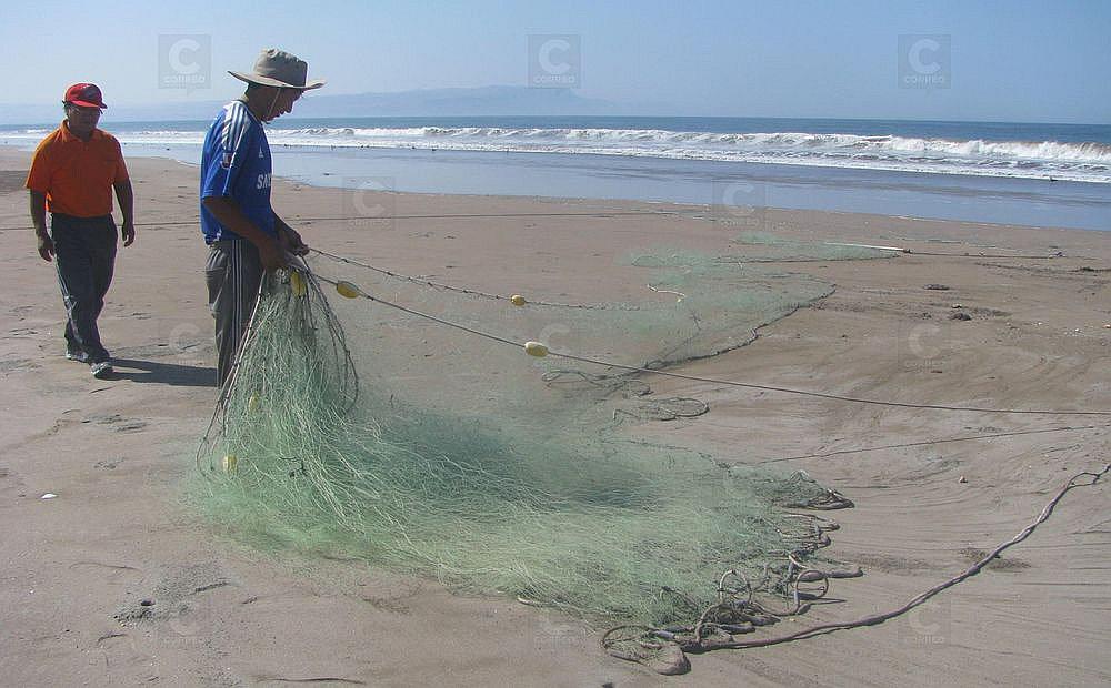 Denuncian depredación ilegal de recursos marinos en balneario Santa Rosa