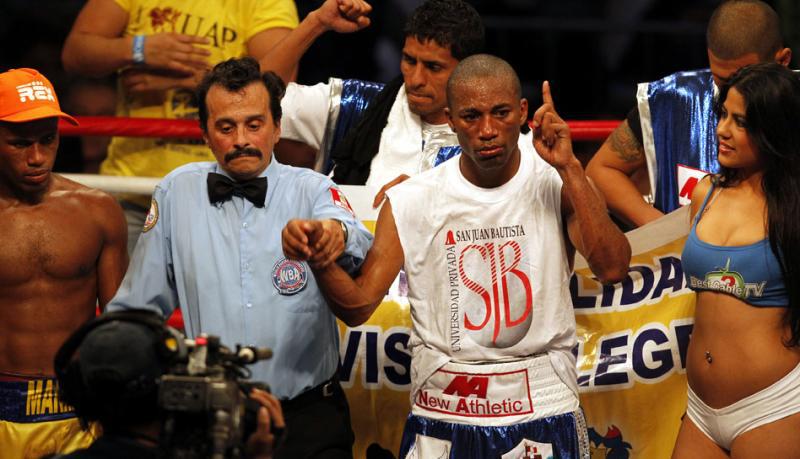 Carlos "Mina" Zambrano saldrá a defender su titúlo 