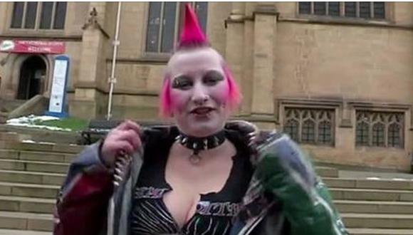 Esta chica punk se somete a cambio de look radical y el resultado es impactante (VIDEO)