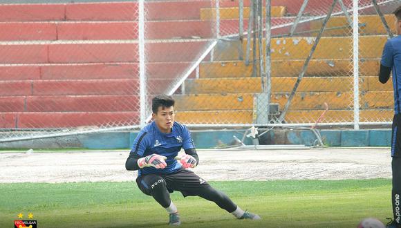 Joven golero  Jamil Paredes Arenazas y el Nacional FC de Mollendo 