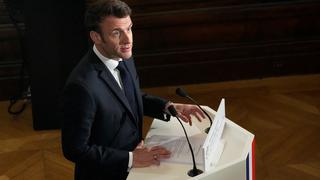 Macron propone inscribir la libertad de abortar en la Constitución francesa