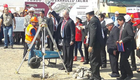 Tacna: Presidente Kuczynski coloca primera piedra para dotar de agua a la Zofratacna