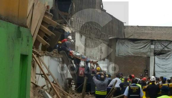 Rescatan a hombre víctima de derrumbe en el Cercado de Lima (VIDEO)