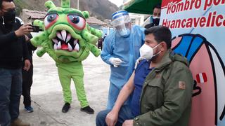 Gobernador regional de Huancavelica recibe su primera dosis contra el coronavirus