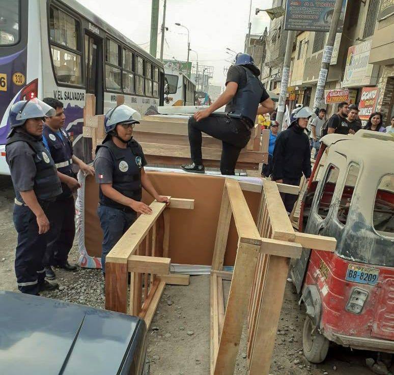 En la avenida Los Héroes se clausuró un prostíbulo. (Foto: Municipalidad de San Juan de Miraflores)