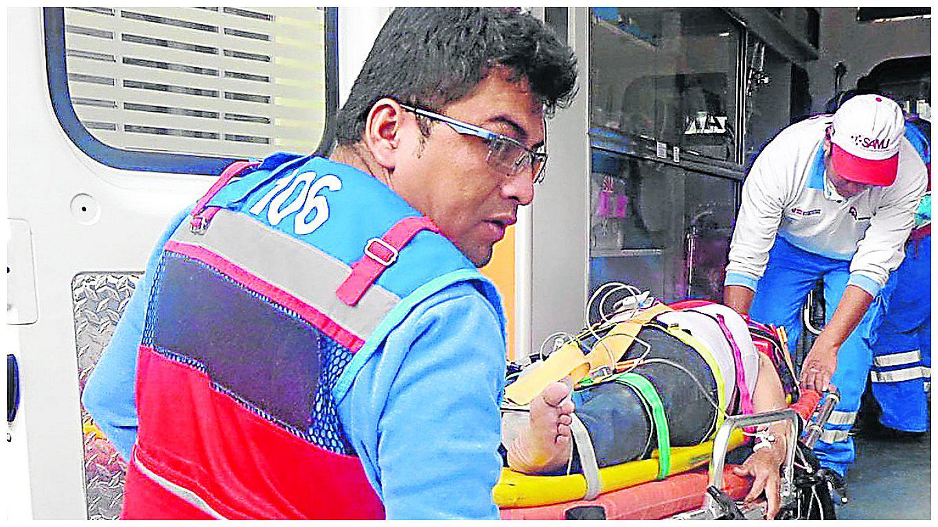 Joven cae a una zanja y se incrusta calamina en la cabeza 