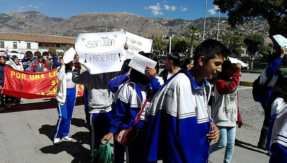 Defensoría del Pueblo advierte que escolares no deben participar en marcha de docentes en huelga