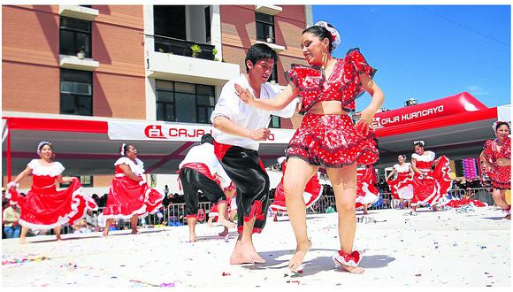 Color y festejo en festidanza de la Caja Huancayo