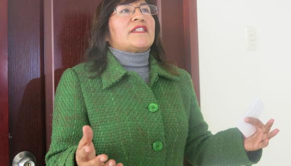 Cusco: consejera acusa a ejecutivo por ventilar sus contratos 