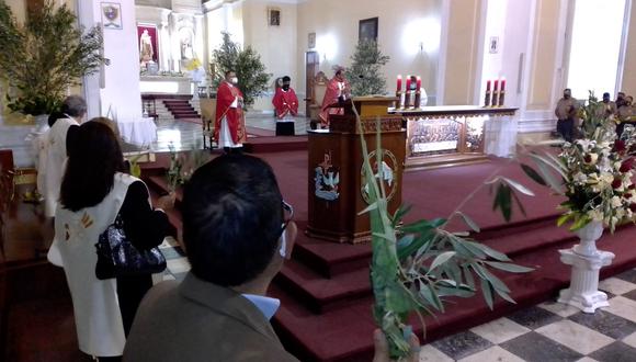 En la Catedral de Tacna se oficia la eucaristía en el inicio de la Semana Santa. (Foto: Adrian Apaza)
