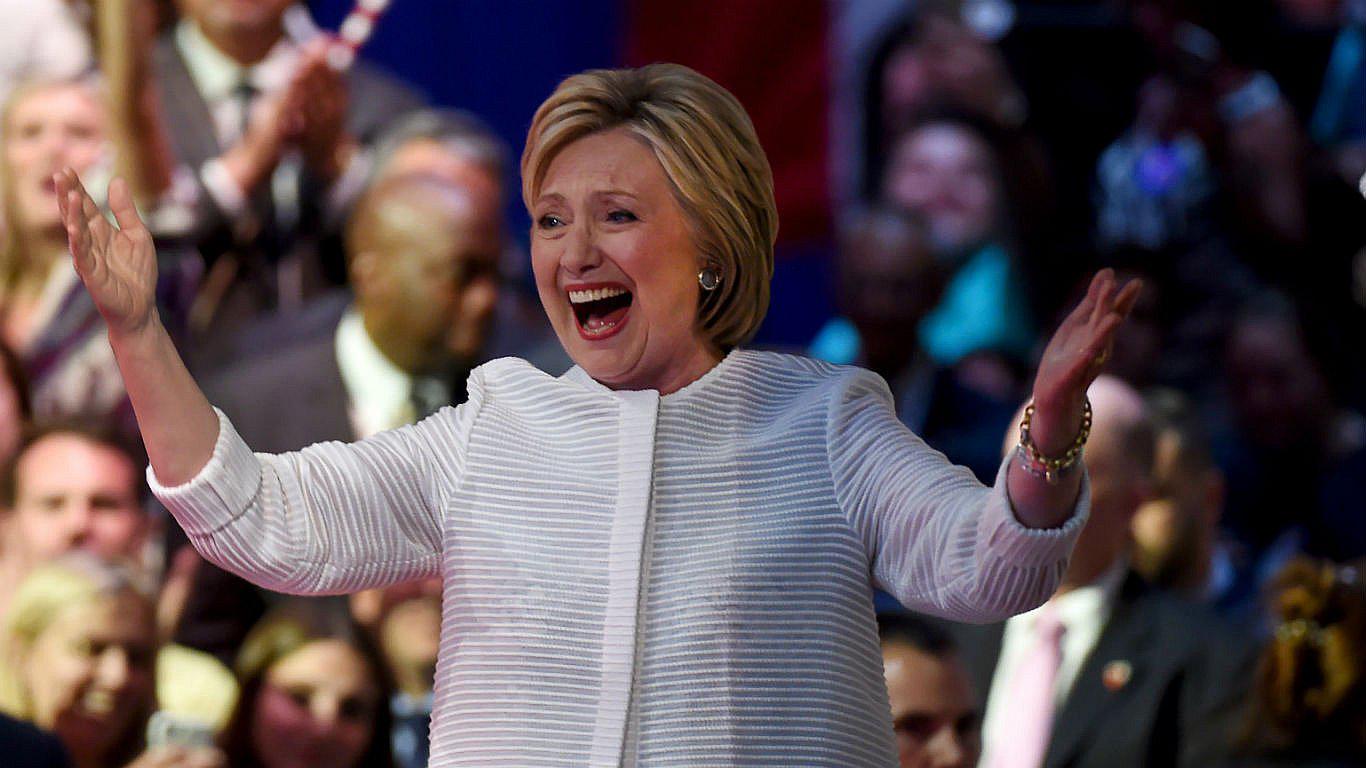 Hillary Clinton y su provocador tuit contra Donald Trump