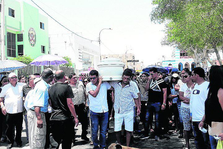 Pisco despide a joven asesinada en balacera de Independencia
