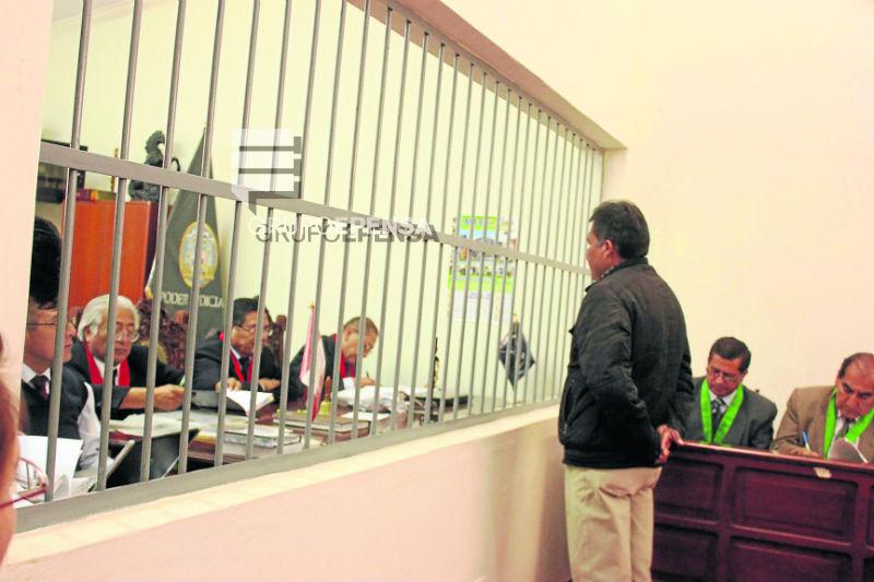 Defensa de "muñeca", presentó  prueba del poligrafo