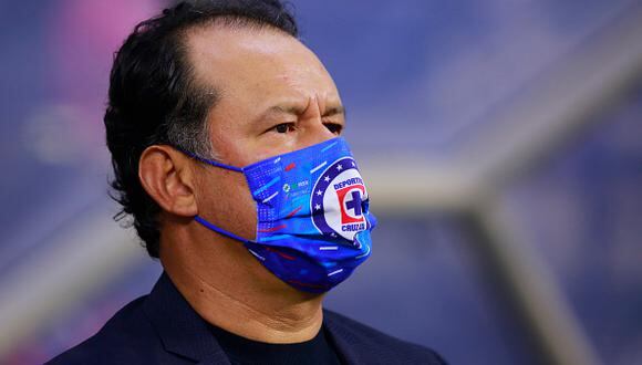 Juan Reynoso expresó su molestia por la derrota de Cruz Azul ante Chivas. (Foto: Getty Images)