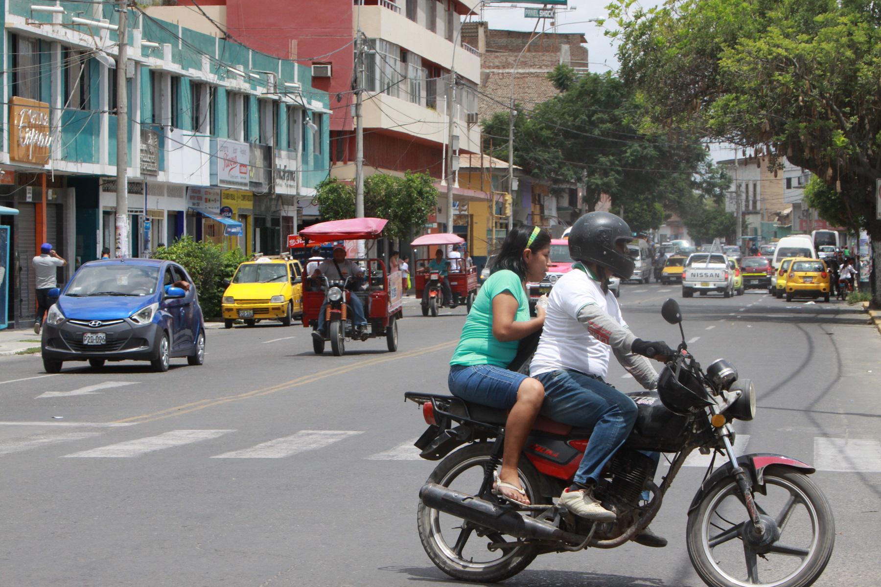 Motos lineales pasan por encima las ordenanzas