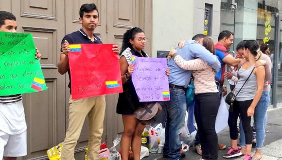 Venezolanos sin familia en Perú pidieron abrazos por Navidad en Jirón de la Unión