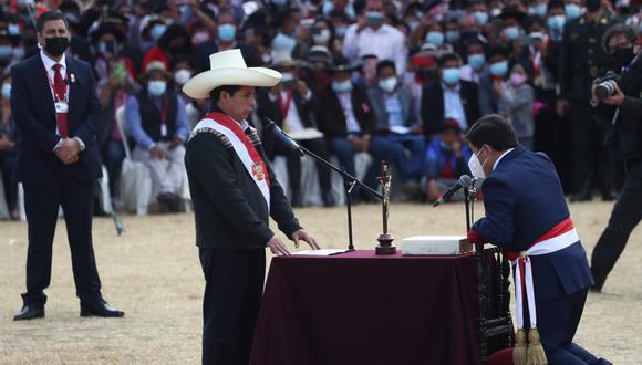 Pedro Castillo juramentó a Guido Bellido como su primer ministro el último jueves en Ayacucho. (Foto: Alessandro Currarino / @photo.gec)