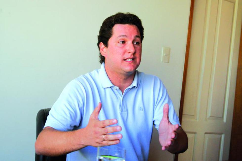 Apristas Calderón y Salaverry se lanzan críticas públicamente