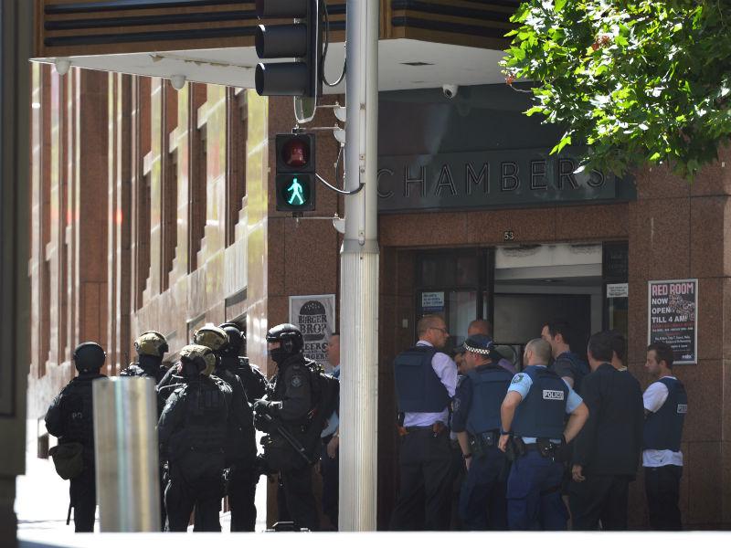 Sídney: Grupo islámico toma rehenes en café