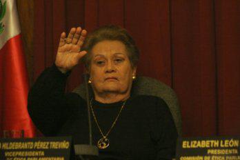 Martha Hildebrandt reprende a Bayly