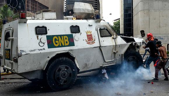 Venezuela: Tanqueta del ejército arrolló a manifestantes