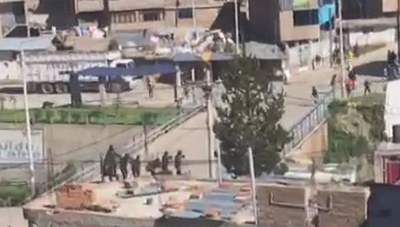 Policía ingresa a liberar local universitario y se enfrenta con estudiantes (VIDEO)