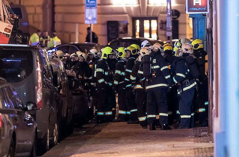 Dos muertos y cuarenta heridos en incendio en Praga (FOTOS)