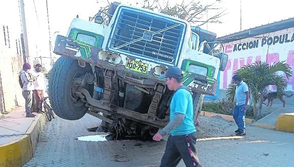 La entidad prestadora explicó que, al haber cumplido con su ciclo de vida útil, las tuberías de alcantarillado han cedido en la zona