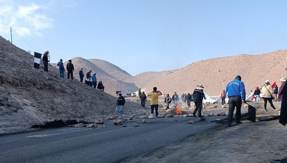 Bloqueo por varios días en el puente Ocoña en Camaná, Panamericana Sur de Arequipa| Foto: Augusto Valdivia