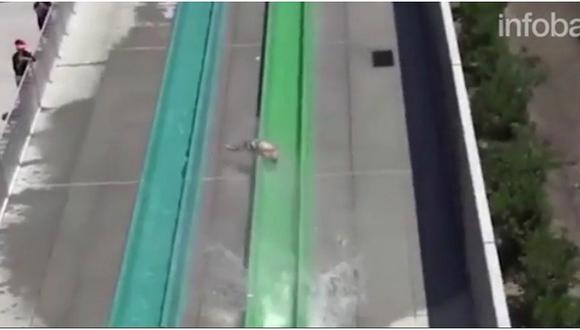 El doloroso momento en que un niño salió disparado de un tobogán de agua (VIDEO)