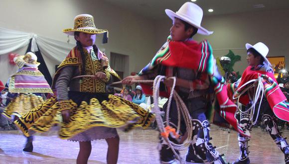 Escolares ya comienzan celebraciones por la Independencia del Perú