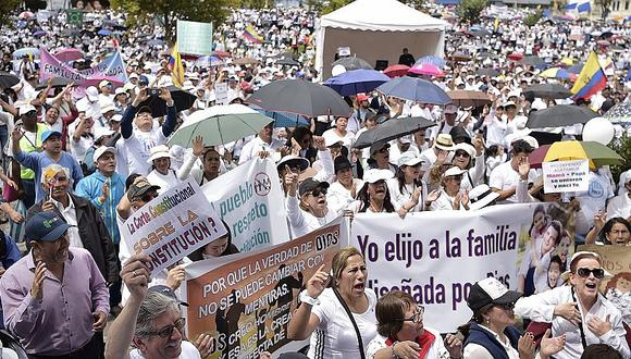 Católicos y evangélicos marchan contra el matrimonio igualitario en Ecuador (FOTOS)