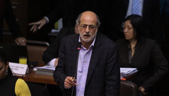 Legisladores rechazan pedido de Daniel Abugattás para "fumigar la Cancillería"
