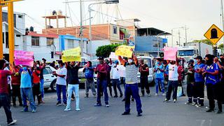 Piura: Trabajadores de agroexportadoras bloquean carretera en Sullana