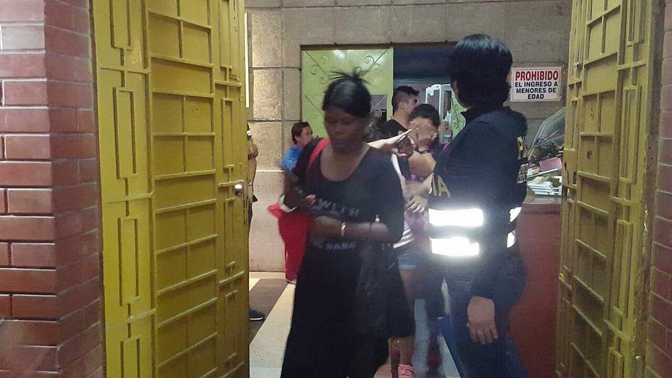 Policía interviene a 17 extranjeras en local nocturno (FOTOS Y VIDEO) 