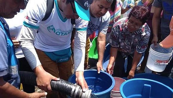 Voluntarios llegan a Moquegua para repartir agua a la población afectada por huaicos