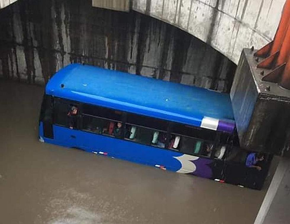 Intensa lluvia causa inundaciones en calles y bypass de Arequipa (FOTOS)