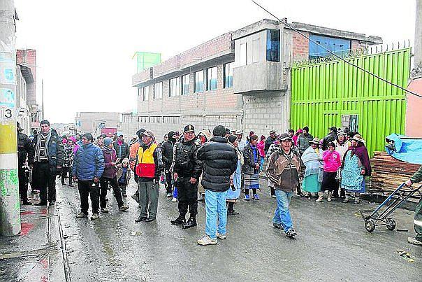 Puno: pobladores de la Rinconada enfrentan delincuentes con dinamita