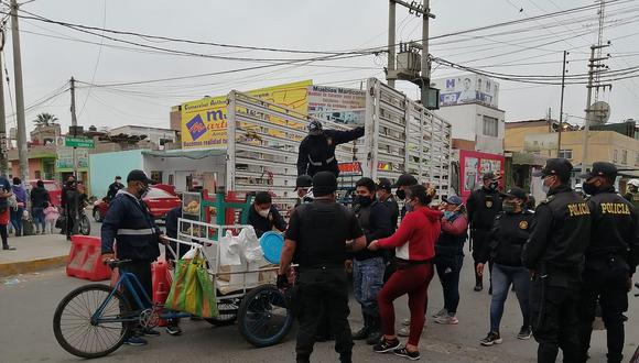 ​Decomisan mercadería a ambulantes de Chincha