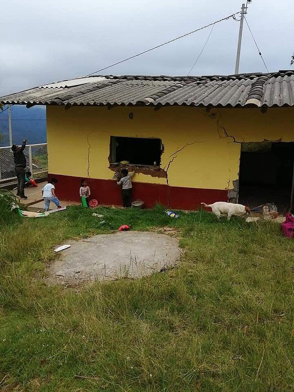 Familias piden ayuda ante hundimiento del suelo en Usquil 