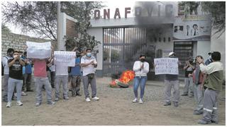 Lambayeque: Obreros protestan exigiendo beneficio por fallecimiento para la esposa de agremiado