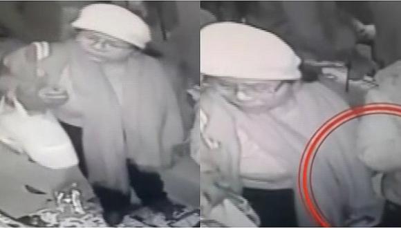 Abuela de 70 años roba a desprevenidos clientes en galerías (VIDEO)