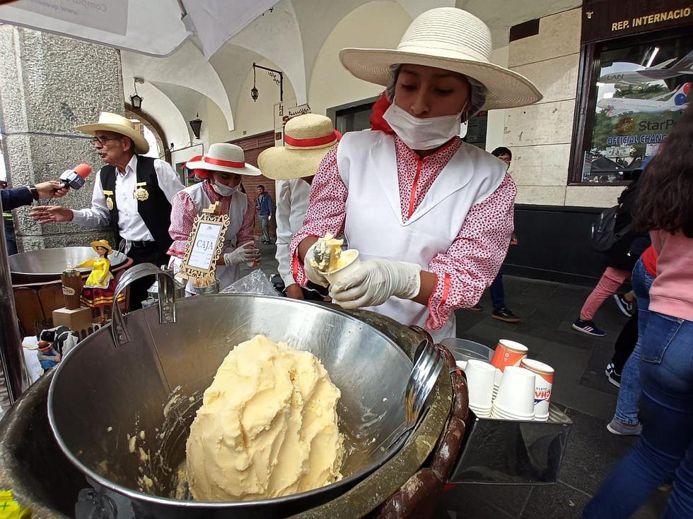 Plaza de armas de Arequipa reúne a entusiastas del Queso Helado (FOTOS) 