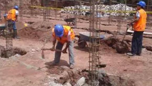 Más de 300 trabajadores de construcción civil de Juliaca impagos