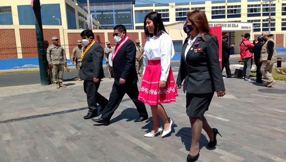 Autoridades y representantes de Tacna mantienen expectativas sobre lo que anunciará el Jefe de Estado que desde anoche ya se encuentra en la Ciudad Heroica. (Foto: Adrian Apaza)