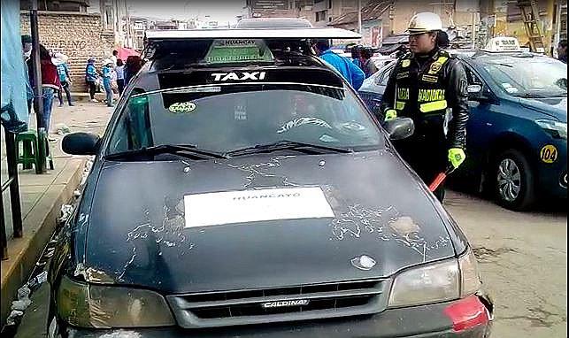 Mira esta peculiar forma de castigar a choferes que ha adoptado esta policía (VIDEO)