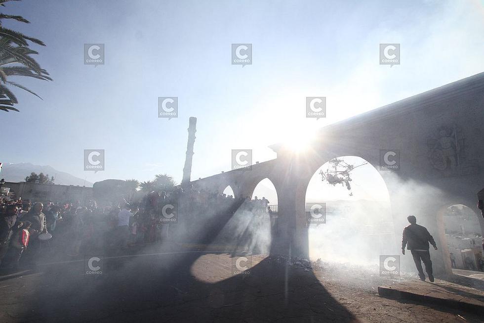 Omar Candia y Elmer Cáceres fueron criticados en Quema de Judas (FOTOS)