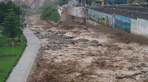 Ilabaya se queda incomunicado por caída de huaico